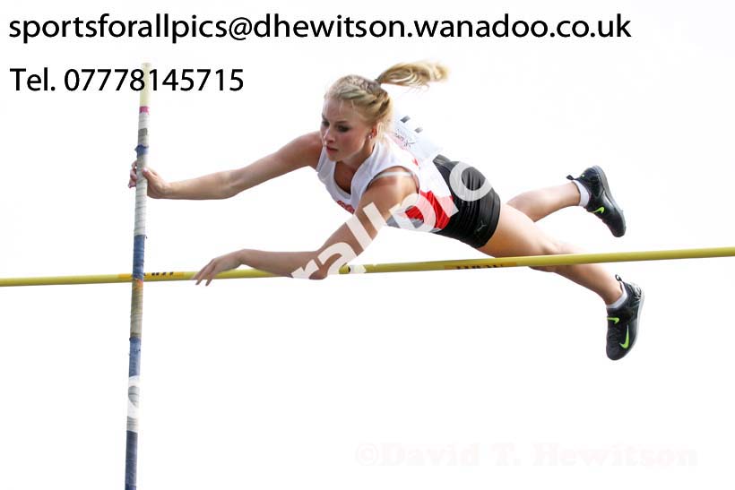 Womens pole vault at the Northern Inter-Counties under-17s and 15s at Witton Park, Blackburn. Photo: David T. Hewitson/Sports for All Pics